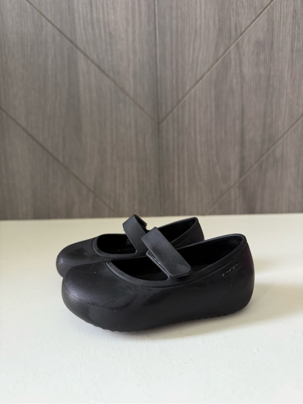 CROCS Baby Girls' Black Mary Jane Strap Shoes - Picture 3 of 4